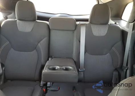 2015 Jeep Cherokee Latitude z USA, uszkodzony, nr VIN 1C4PJMCS3FW665884